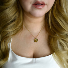 Load image into Gallery viewer, Octagon Twist Necklace