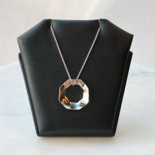 Load image into Gallery viewer, Octagon Flow Necklace